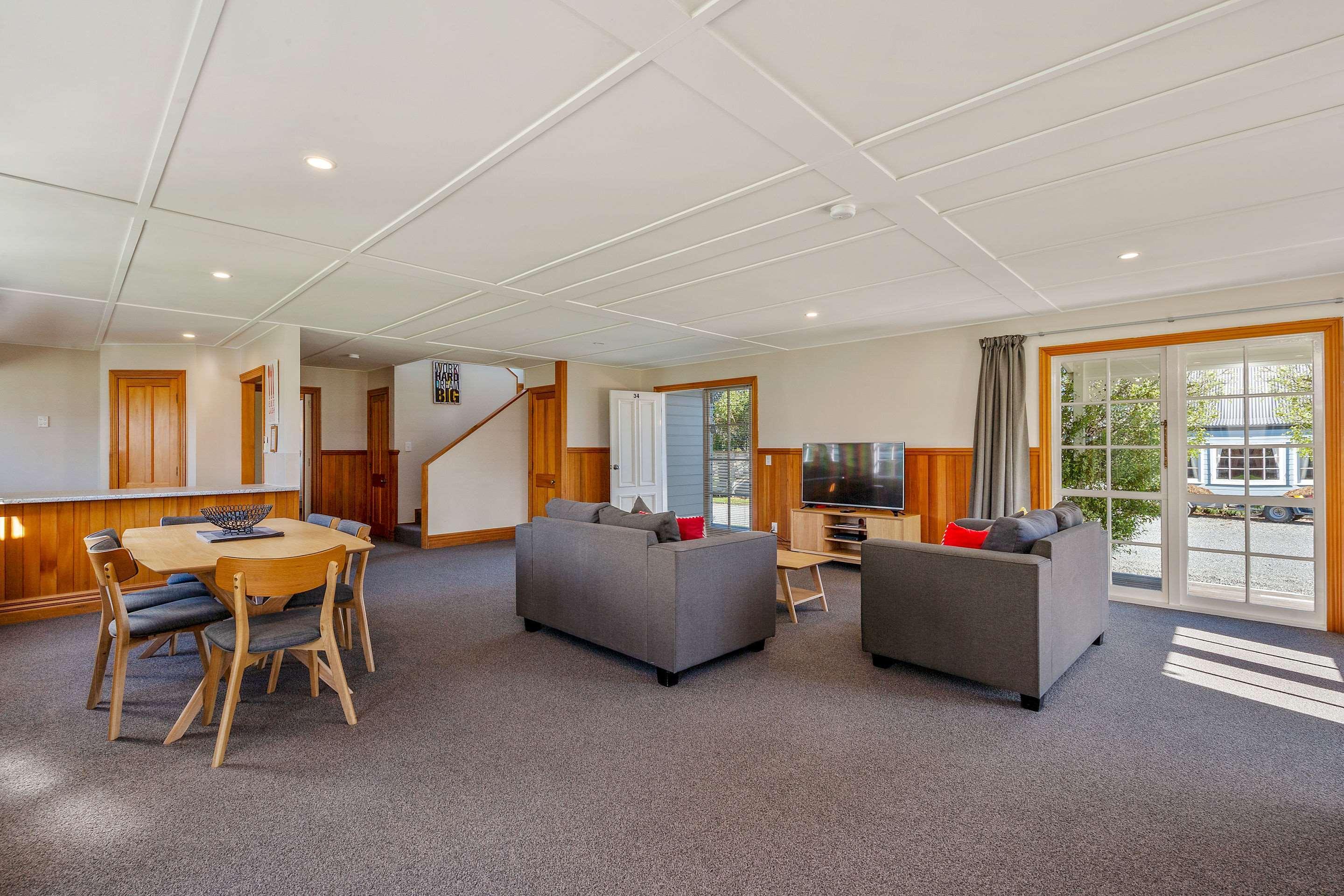 Huka Falls Resort Taupo Exteriér fotografie Living area of a three-bedroom apartment