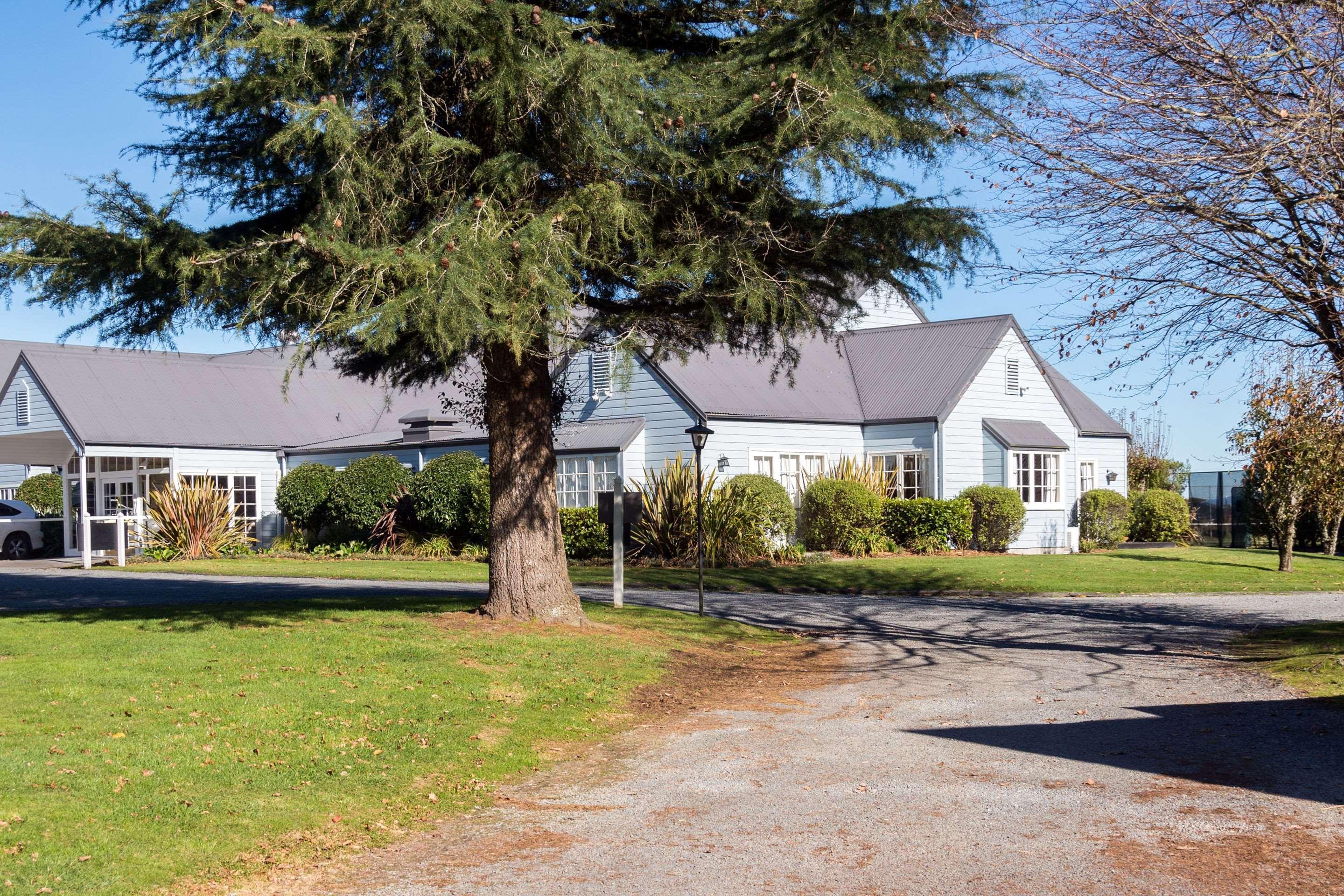 Huka Falls Resort Taupo Exteriér fotografie The former school buildings at the former site