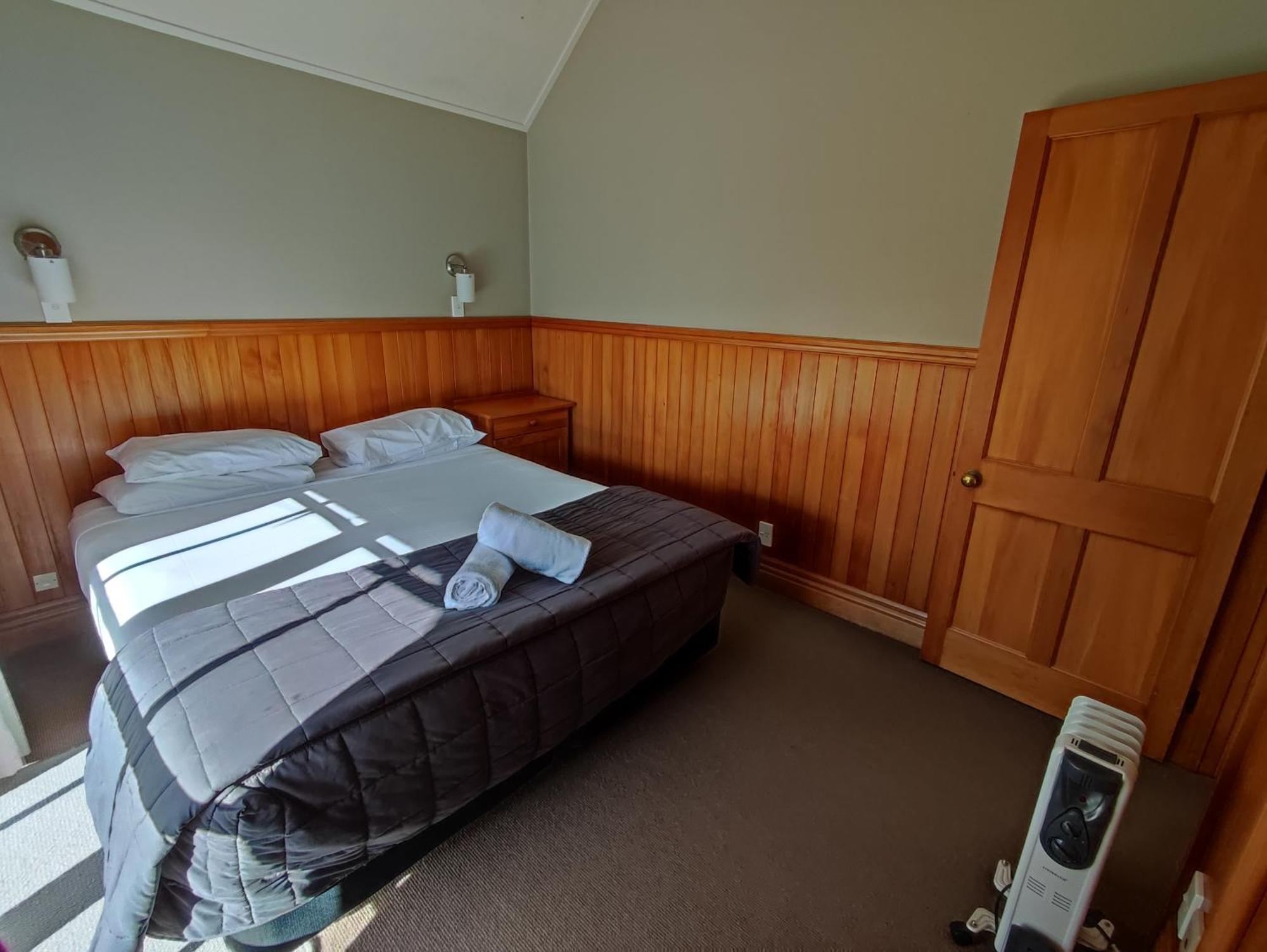 Huka Falls Resort Taupo Exteriér fotografie A bedroom in a motel
