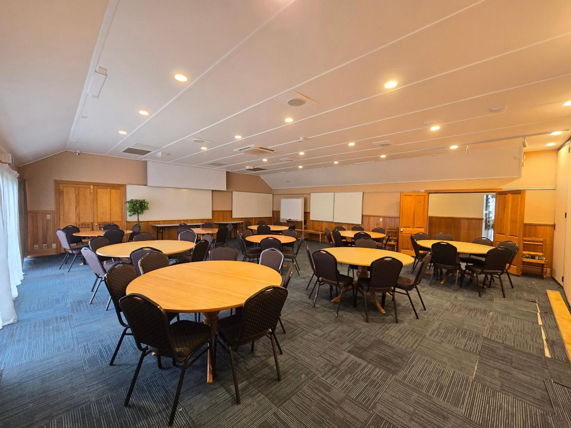 Huka Falls Resort Taupo Exteriér fotografie The meeting room at the National Institute of Water and Atmospheric Research