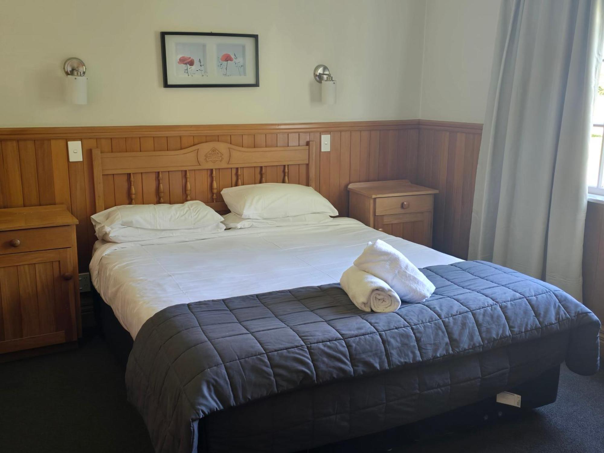 Huka Falls Resort Taupo Exteriér fotografie A bedroom at the hotel